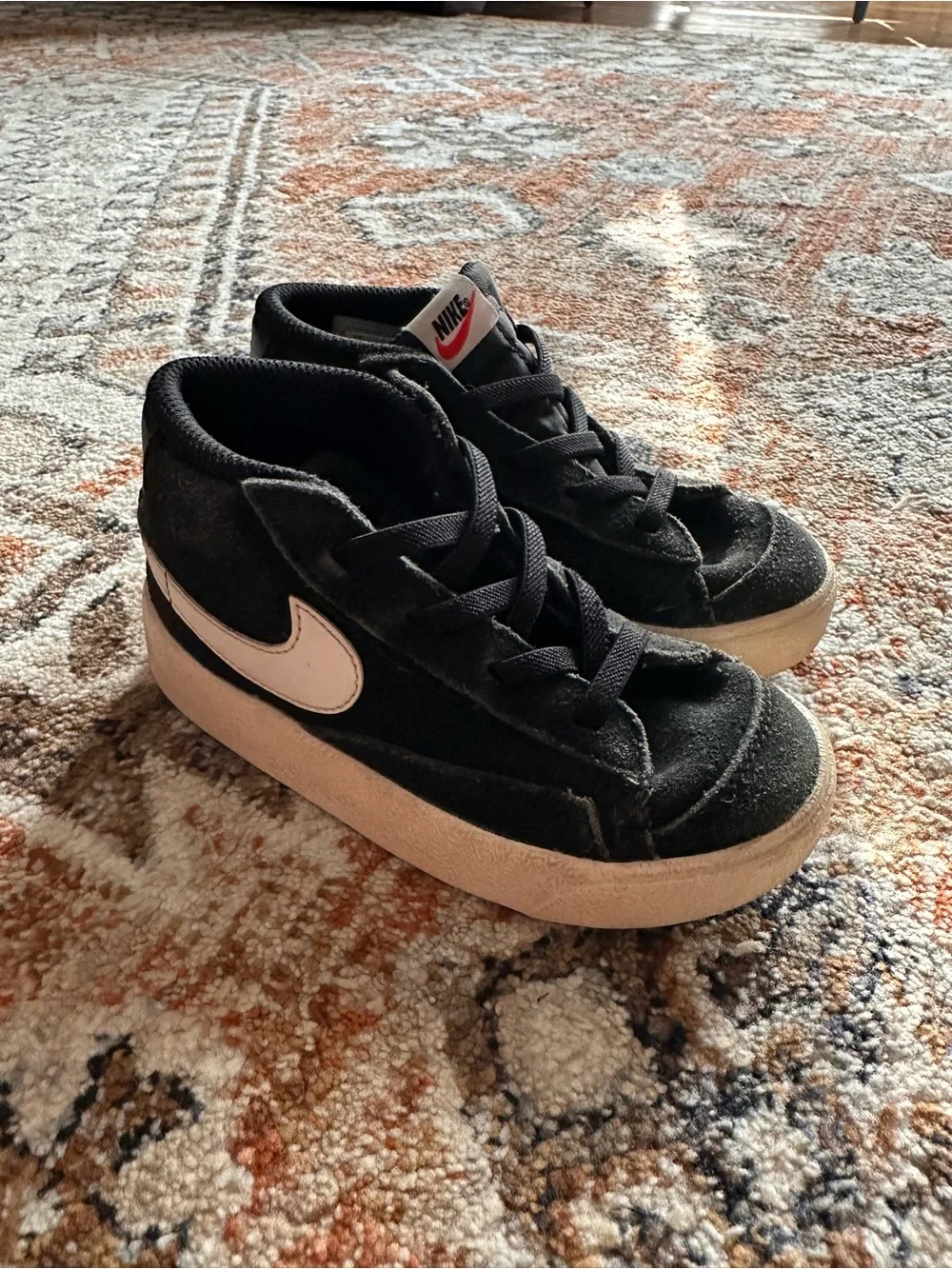 Nike Kids' Black & White blazer Mid-Top Sneakers
